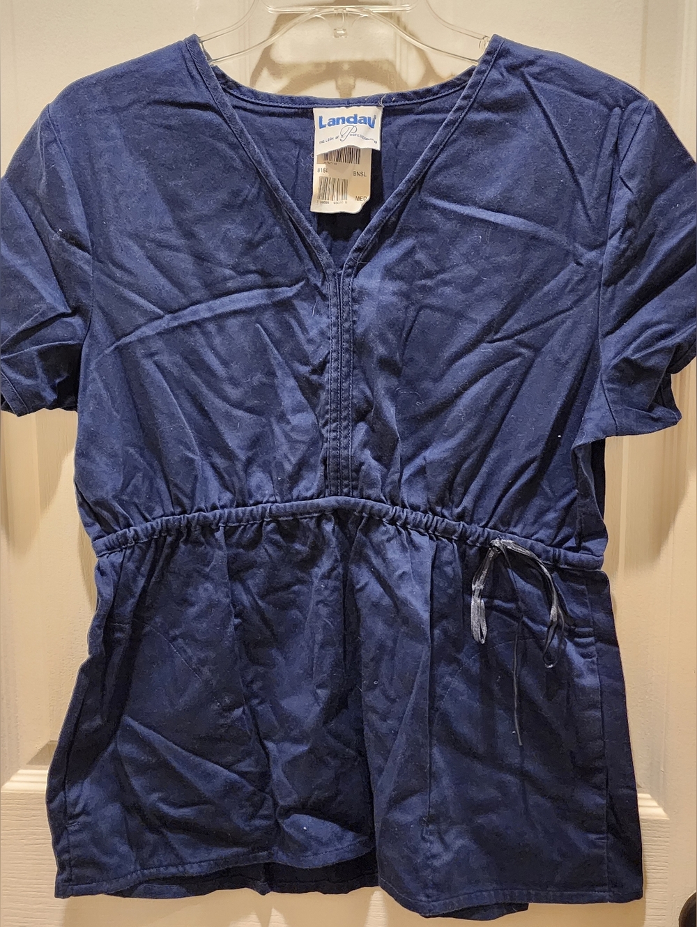 Landau Navy V-Neck Scrub Top. *899.4K